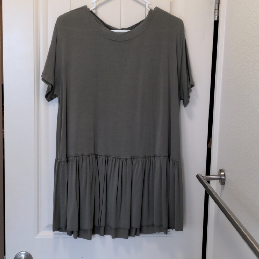Piper and Scoot army green top